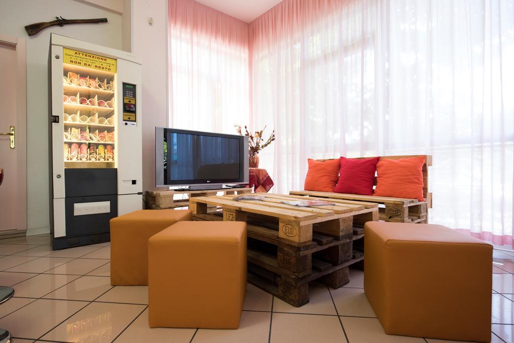 Hotel Settebello B&B เชเซนาติโก ภายนอก รูปภาพ