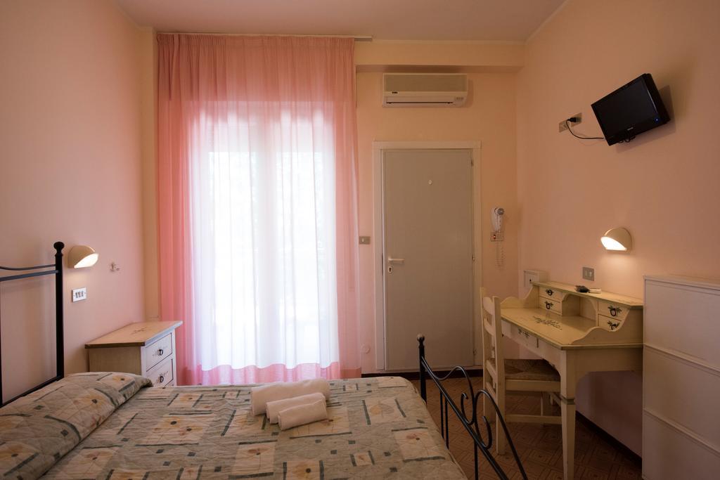 Hotel Settebello B&B เชเซนาติโก ภายนอก รูปภาพ