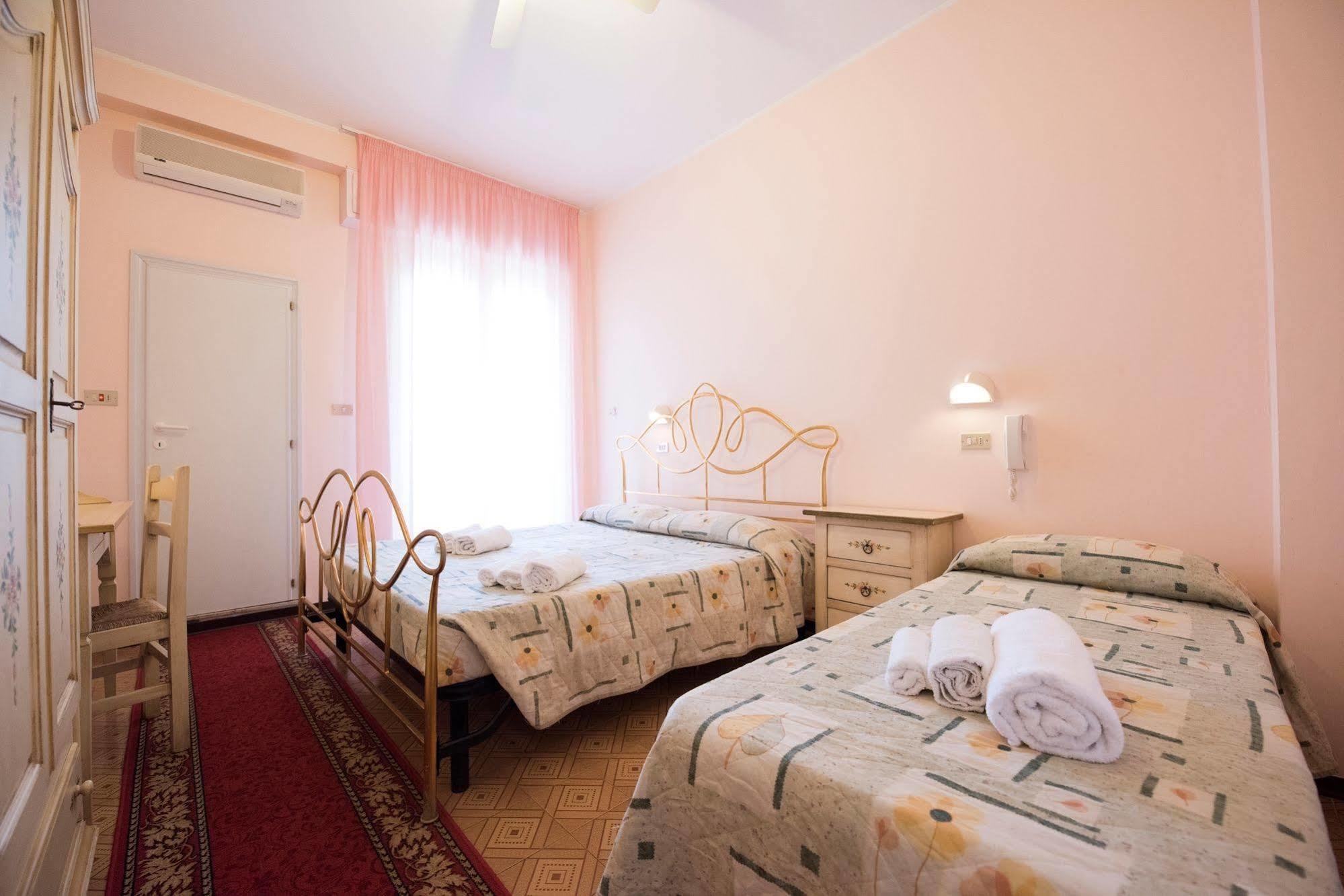 Hotel Settebello B&B เชเซนาติโก ภายนอก รูปภาพ