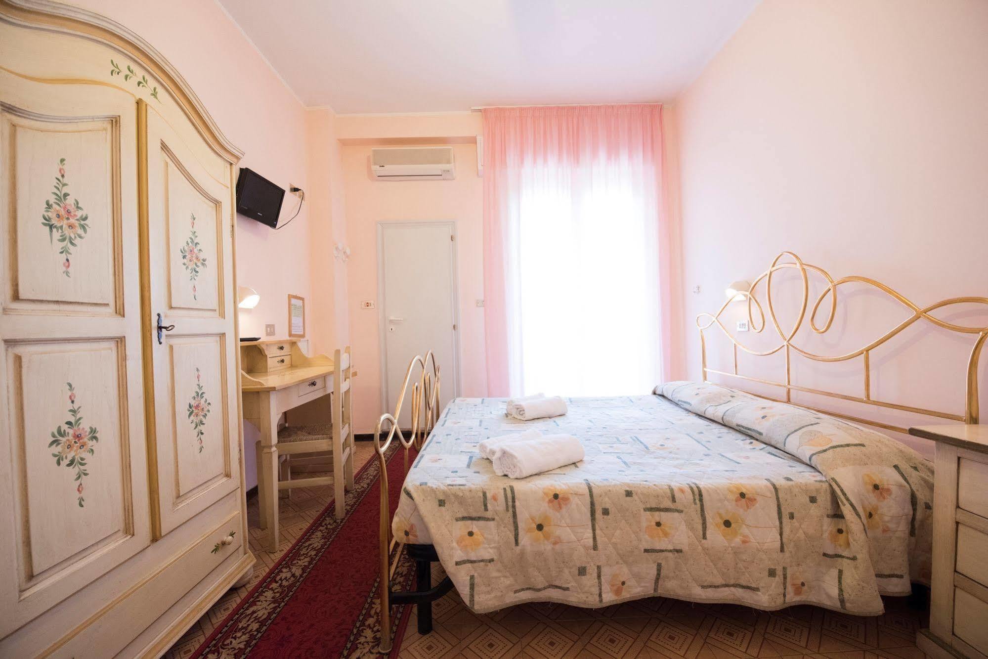 Hotel Settebello B&B เชเซนาติโก ภายนอก รูปภาพ