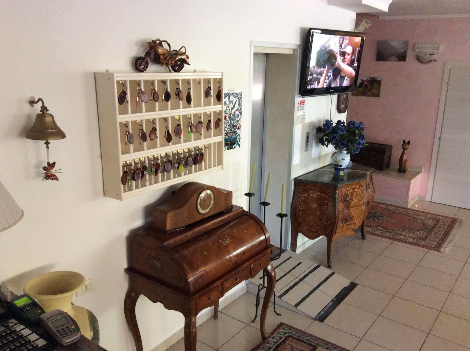 Hotel Settebello B&B เชเซนาติโก ภายนอก รูปภาพ