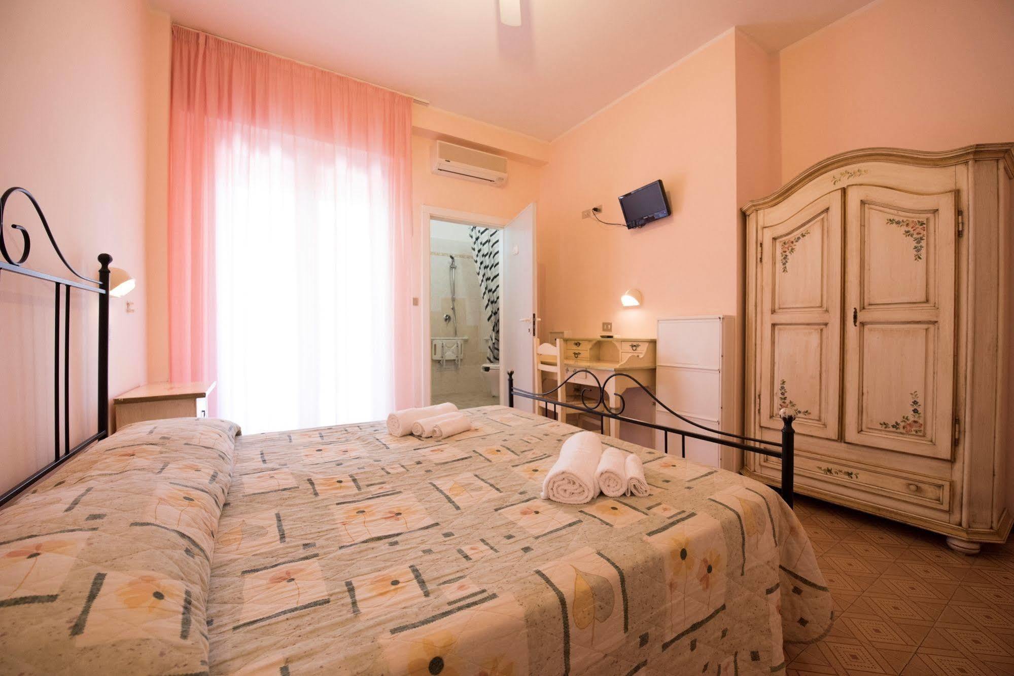 Hotel Settebello B&B เชเซนาติโก ภายนอก รูปภาพ