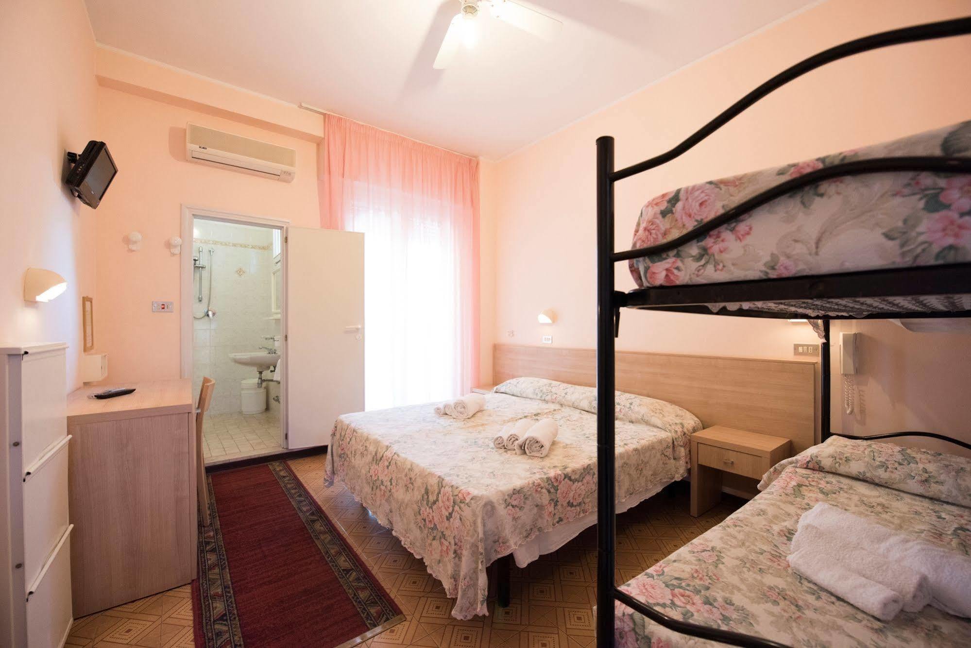 Hotel Settebello B&B เชเซนาติโก ภายนอก รูปภาพ