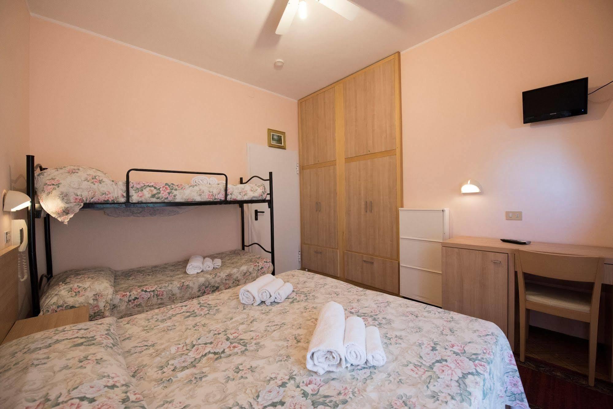 Hotel Settebello B&B เชเซนาติโก ภายนอก รูปภาพ