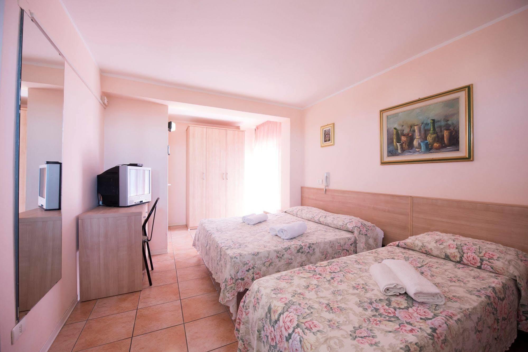 Hotel Settebello B&B เชเซนาติโก ภายนอก รูปภาพ