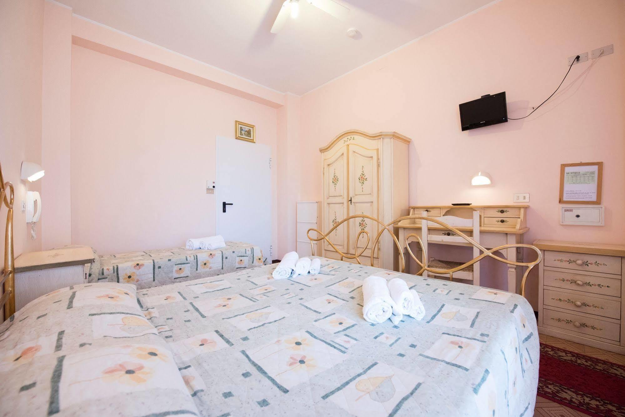 Hotel Settebello B&B เชเซนาติโก ภายนอก รูปภาพ